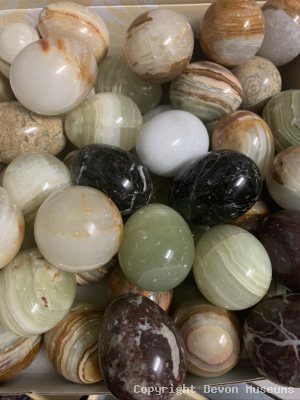 Marble egg , assorted colours, one supplied product photo
